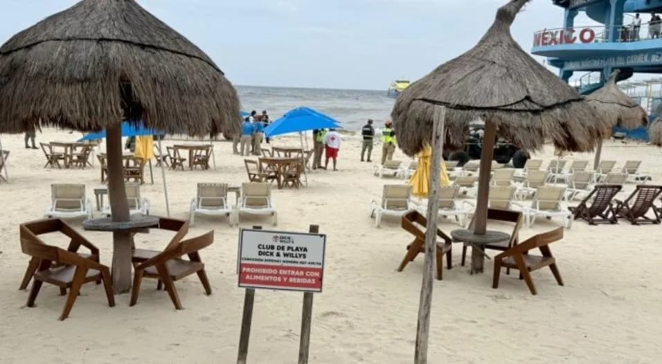 Encuentran cuerpo flotando en muelle fiscal de Playa del Carmen.